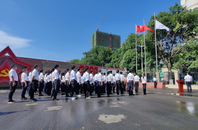 南昌市政建設(shè)集團(tuán)開展“迎七一”系列活動(dòng)暨不忘初心廣場啟用儀式