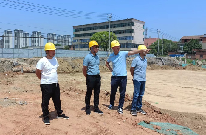黎德義到廣州路東延工程、昌東三路道路建設(shè)工程開(kāi)展安全質(zhì)量檢查