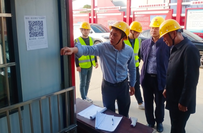 張世東深入市政公用城項(xiàng)目、秦坊安置房項(xiàng)目、南昌高鐵東站新區(qū)項(xiàng)目督查質(zhì)量、安全、揚(yáng)塵治理工作
