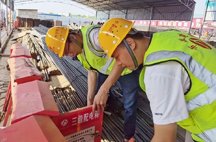南昌市政建設集團扎實推進高溫季節(jié)安全生產和防暑降溫工作